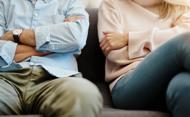 OZ Nikdy Viac: Slovensko musí prestať nútiť obete domáceho násilia do kontaktu s agresormi